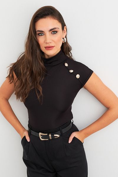 Cool & Sexy Bluză de damă neagră cu detaliu cu nasturi EY3027