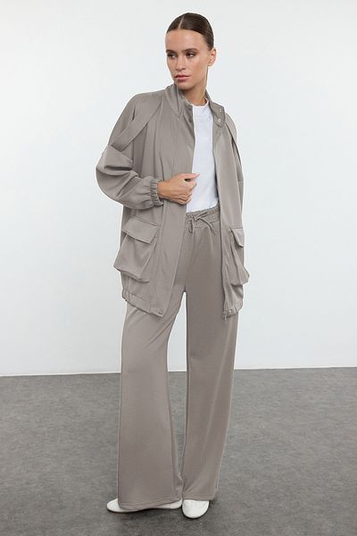 Trendyol Modest طقم علوي محبوك بياقة واقفة مع تفاصيل جيب من فرو المنك TCTAW25US00100