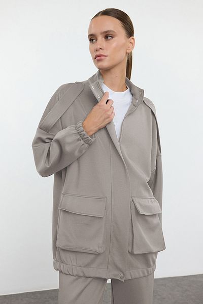 Trendyol Modest طقم علوي محبوك بياقة واقفة مع تفاصيل جيب من فرو المنك TCTAW25US00100