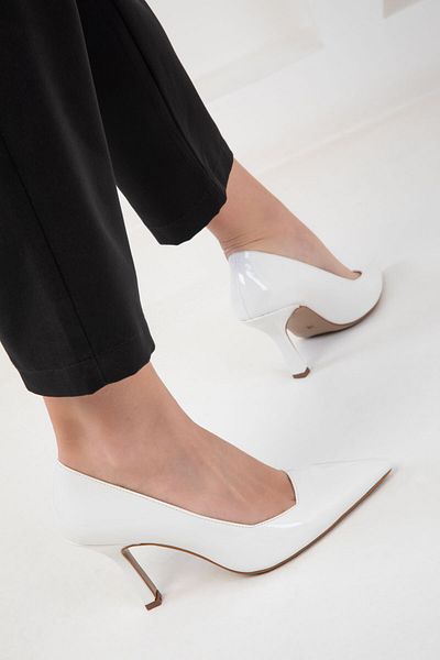 SOHO Klassische Damenschuhe mit Absatz aus Lackleder in Weiß – 20181