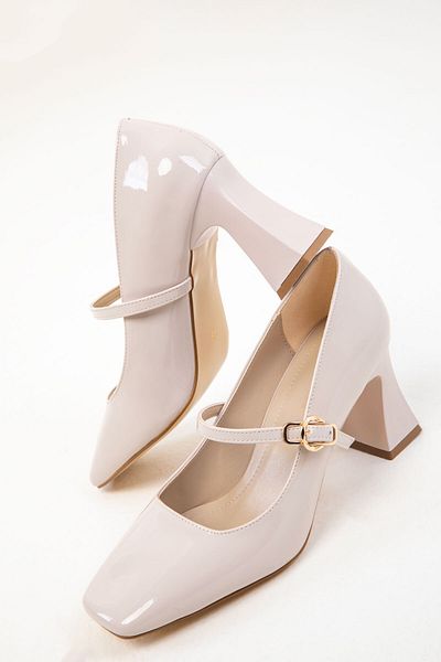 SOHO Klassische Damenschuhe mit Absatz aus beigem Lackleder – 20170