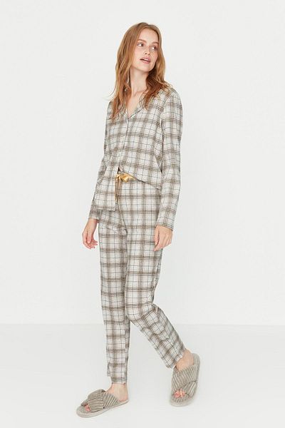 Trendyol Collection Beige kariertes Strick-Pyjama-Set, 100 % Baumwolle – THMAW20PT0266
