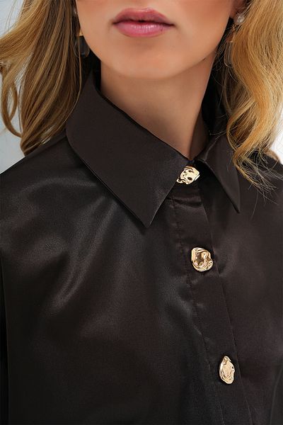 Trend Alaçatı Stili Damen-Satinhemd in Bitterbraun mit versteckter Knopfleiste und goldenem Knopfdetail ALC-X13399