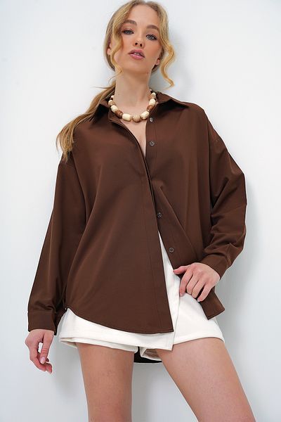 Trend Alaçatı Stili Bitterbraunes, übergroßes, langes, gewebtes Damenhemd ALC-X6828