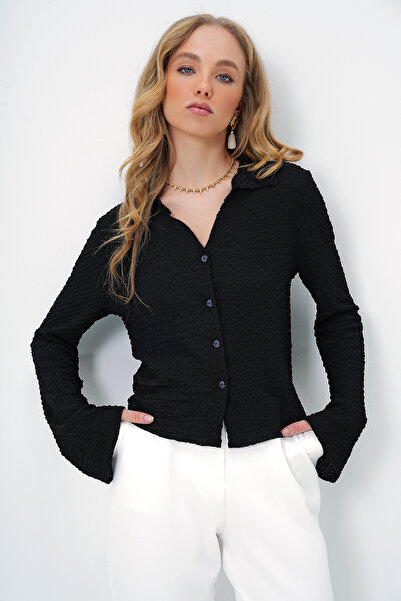 Trend Alaçatı Stili Dámská černá letní košile se španělskými rukávy Seersucker s výstřihem do V ALC-X13459