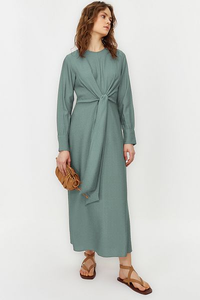 Trendyol Modest Mintfarbenes, gewebtes Kleid mit Bindedetail an der Taille TCTSS23EB00221
