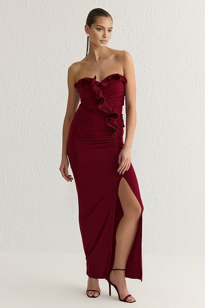 Trendyol Collection Burgunderfarbenes, bodenlanges, stilvolles Abendkleid mit Volantdetail TPRSS25AE00024