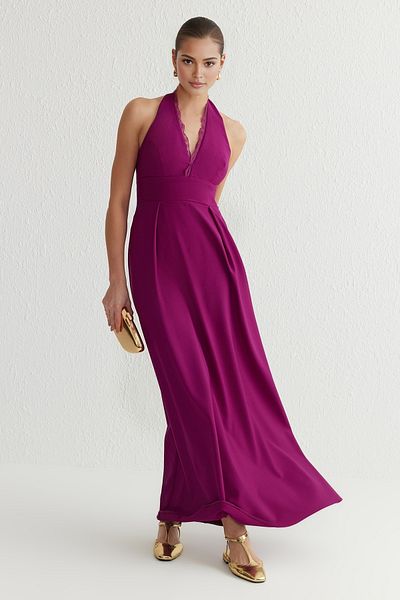 Trendyol Collection Langes Abendkleid mit Pflaumenspitze TPRSS25AE00035