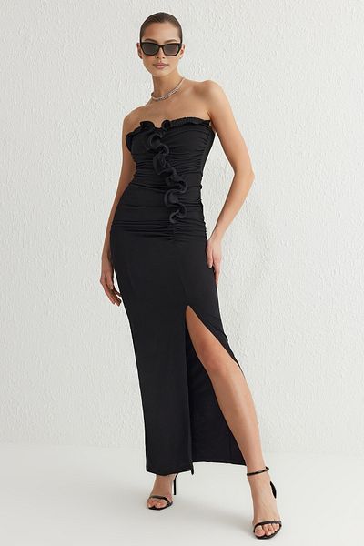 Trendyol Collection Schwarzes, bodenlanges, stilvolles Abendkleid mit Volantdetails TPRSS25AE00024