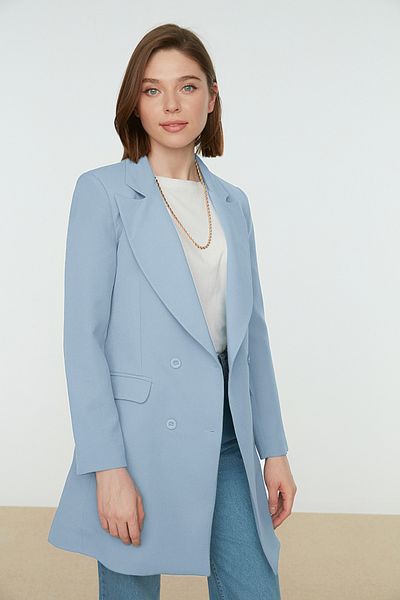 Trendyol Modest Hellblaue, gefütterte Blazer-Webjacke mit Doppelknopf-Taschendetail TCTAW22CK0007