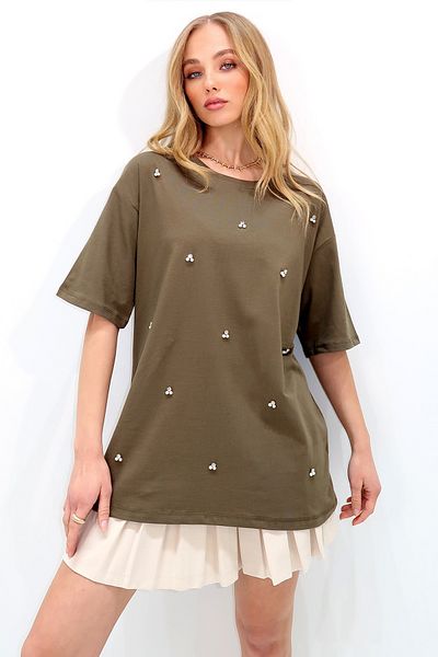 Trend Alaçatı Stili Khakifarbenes Damen-T-Shirt mit Rundhalsausschnitt und übergroßer Perlen- und Steinstickerei ALC-X11964