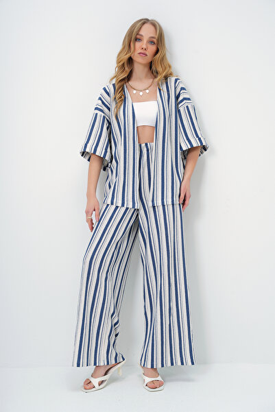 Trend Alaçatı Stili Sötétkék-fehér csíkos kötöttáru, nagyméretű kimonó és nadrág szett - ALC-X13412