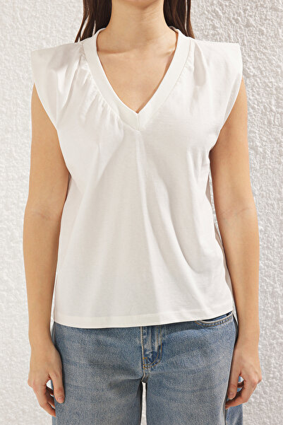 Trendyol Collection Padded Ecru Knitted T-Shirt - 100% Cotton, V-Neck, Regular Fit Twoss25Ts00018