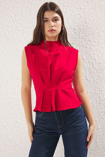 Trendyol Collection Rote, gewebte, ärmellose Bluse mit Rundhalsausschnitt TWOAW23BZ00559