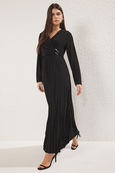 Trendyol Modest Černý dvouřadý plisovaný výstřih Detail příslušenství Pletené šaty Tctaw25Eb00138