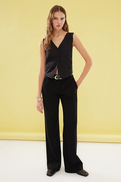 Trendyol Collection Черна обикновена жилетка с кръстосано кръстосано деколте на гърба TWOSS25YE00037