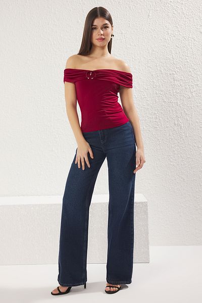 Trendyol Collection Bluză tricotată elastică, ajustată pe corp, cu guler Carmen bordeaux TWOSS25BZ00034