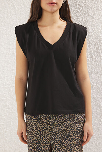 Trendyol Collection Black Padded 100% Cotton T-Shirt - Twoss25Ts00018