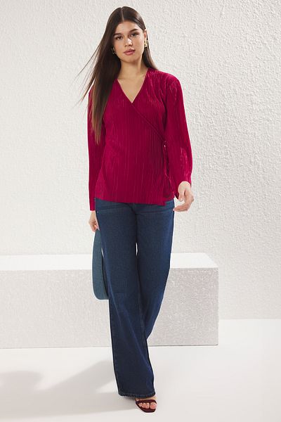Trendyol Collection Burgunderrote, plissierte, zweireihige, lange Strickbluse mit Schnürdetail TWOSS25BZ00016