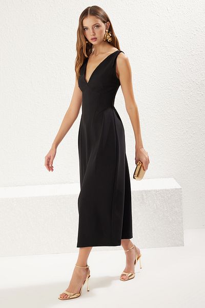 Trendyol Collection Černé elegantní tkané šaty s výstřihem do V a výstřihem do V TPRSS25EL00071