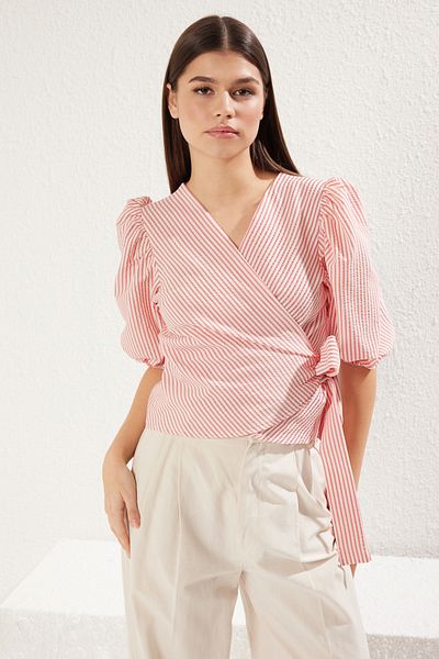 Trendyol Collection Червена двуредна тъкана блуза с връзки от сеерсукер Twoss24Bz00345