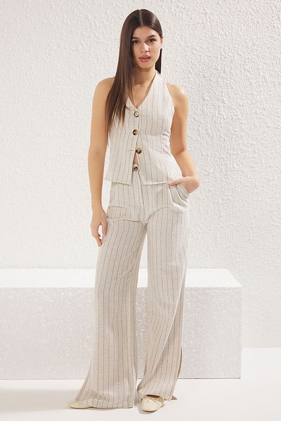 Trendyol Collection Set vestă de in dungi bej și pantaloni largi - fără spate TWOSS25AU00045