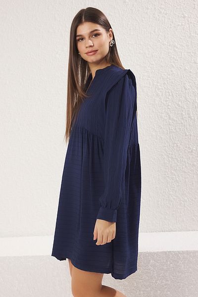 Trendyol Collection Μίνι υφαντό φόρεμα Navy Blue Relaxed Cutout με λαιμόκοψη TWOSS25EL00049