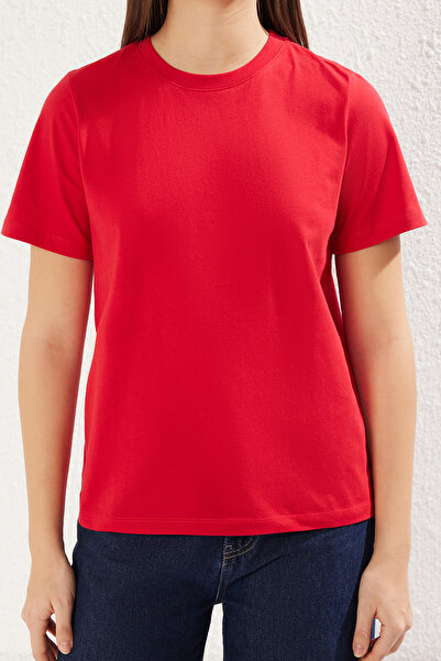 Trendyol Collection Κόκκινο 100% χοντρό βαμβακερό μπλουζάκι Premium Basic με λαιμόκοψη TWOSS23TS00042