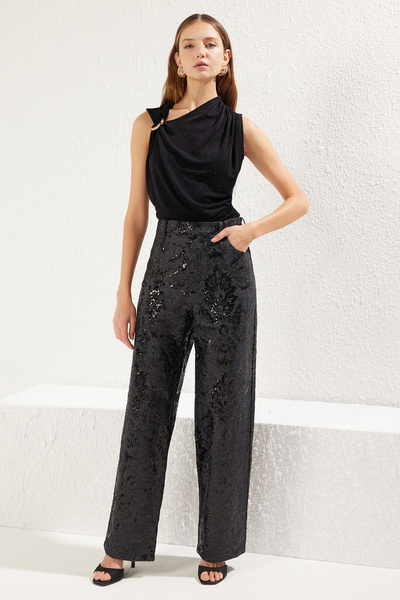 Trendyol Collection Pletené tělo s černými doplňky Tprss25Bd00005