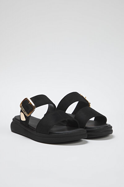 TRENDYOL SHOES Γυναικείες φλατ παντόφλες μαύρες σουέτ με χρυσή πόρπη TAKSS25TE00006