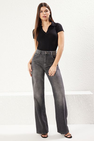 Trendyol Collection Jeansy z wysokim stanem i szerokimi nogawkami w kolorze czarnym - Twoss25Je00058