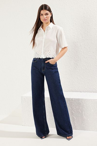 Trendyol Collection Cămașă albă țesută cu detaliu de broderie - Regular Fit, TWOSS25GO00101
