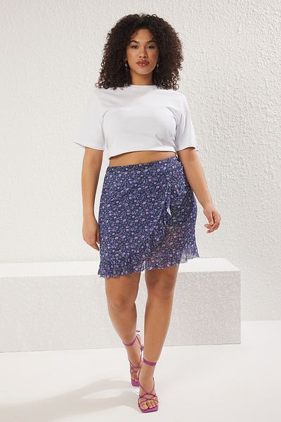 Trendyol Curve Lila Mini-Tüll-Strickrock in Übergröße – Rüschenrock TBBSS25AZ00005
