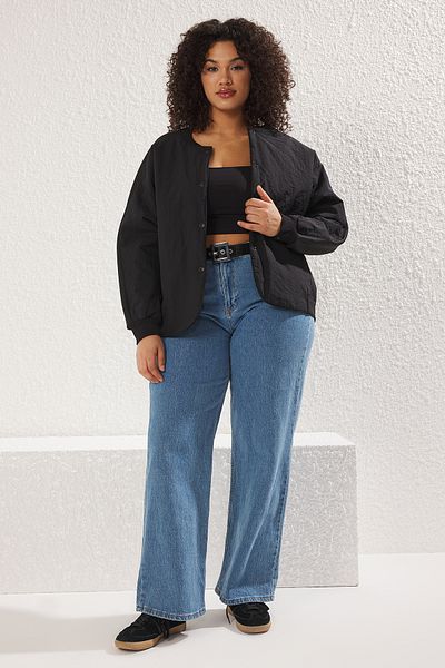 Trendyol Curve Schwarze Bomber-Jacke in Übergröße mit Stoffblock TBBSS25AW00000