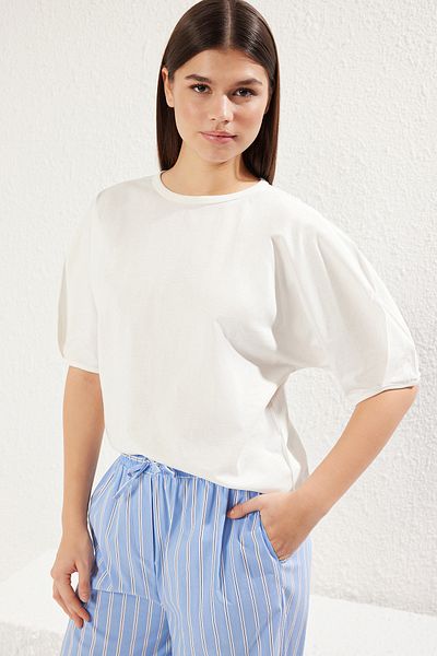 Trendyol Collection Ecru 100% Single Jersey Ballonärmel Oversize/Wide Cut Strick-T-Shirt TWOSS25TS00041