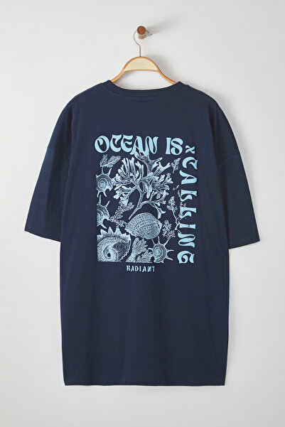 Trendyol Collection Navy Blue Oversize Large Size Fluffy Text Printed Cotton T-Shirt - Tmnss25Bf00018
