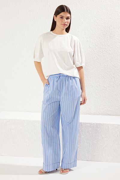 Trendyol Collection Ecru 100% Single Jersey Ballonärmel Oversize/Wide Cut Strick-T-Shirt TWOSS25TS00041