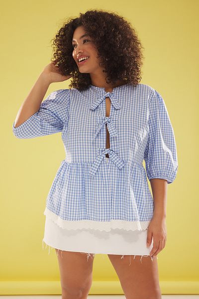 Trendyol Curve Blau karierte Plus-Size-Bluse mit kariertem Rock – TBBSS25AF00013