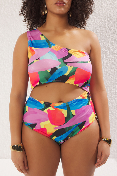 Trendyol Curve Mehrfarbiger, schulterfreier, detaillierter, abstrakter, gemusterter Badeanzug in Übergröße TBBSS25AM00010
