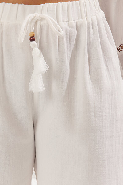 Trendyol Curve Plus Size Ecru Tasseled Muslin Play Clothing - Binding Detail Shorts & Bermudas Tbbss25Ap00007