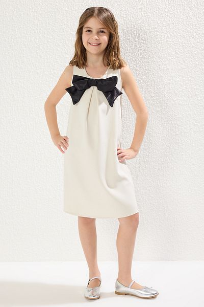 TRENDYOLKIDS Weißes Mädchen-Mini-Me-Webkleid mit Schleife/Schleife, festlich, TKDSS25EL00038