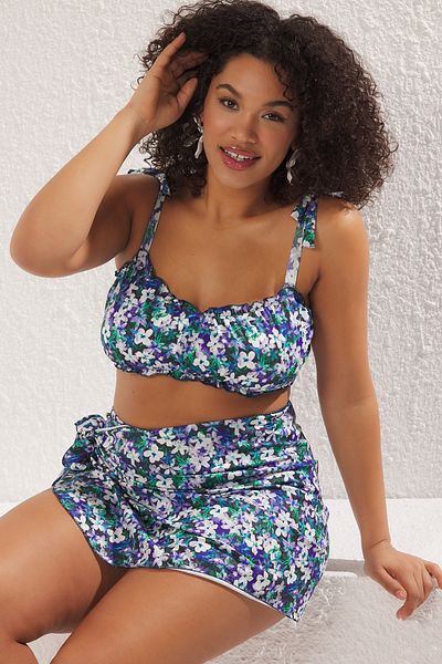 Trendyol Curve Mehrfarbiges Bikinioberteil mit Blumenmuster und Schleifendetail in Übergröße TBBSS25CT00005