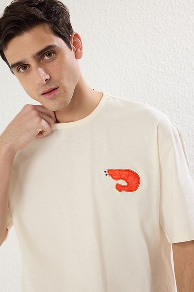 Trendyol Collection Εκρού φουσκωτό μπλουζάκι - Υπερμεγέθη, μπάλωμα λεπτομέρειας, κοντό μανίκι, 100% βαμβάκι TMNSS25TS00029