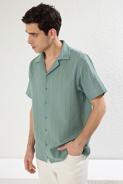 Trendyol Collection Lehká khaki košile Regular Fit s texturou letního lněného vzhledu Tmnss23Go00070