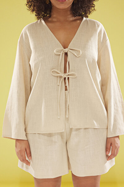 Trendyol Curve Μεγάλο μέγεθος Μπεζ με λαιμόκοψη V-λαιμόκοψη Flam Beachwear - Κοστούμι κάτω-κορυφή με λεπτομέρεια δεσίματος TBBSS25CP00012