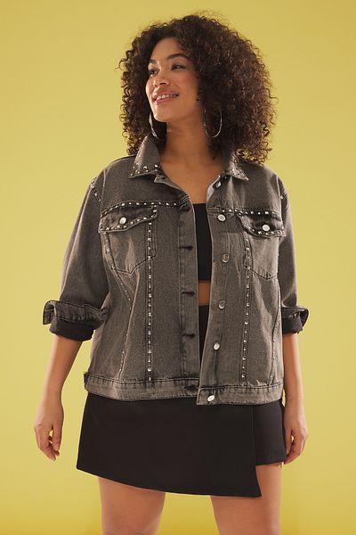 Trendyol Curve Anthrazitfarbene Trock-Jeansjacke in Übergröße TBBSS25AG00002