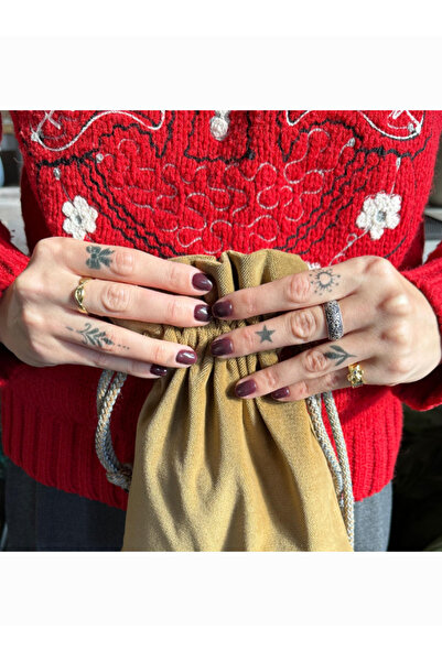 ONE SPRAY TATTOO Mini Dövme Şablon Seti + Siyah Sprey 4 – Tattoo &Stencil Geçici Vücut Dövmesi Kalıbı