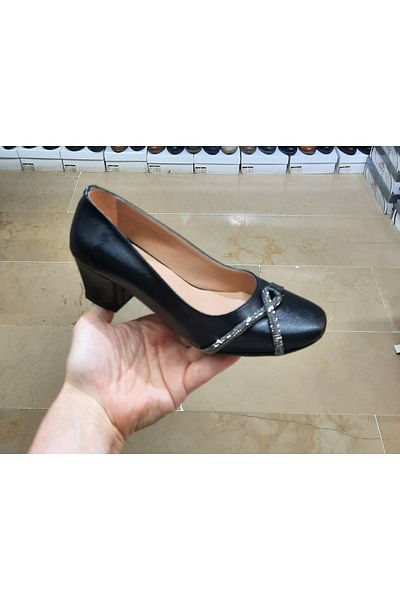 WHİTE LİNE Women's Blunt Square Toe Wide Fit Stone Detailed Classic Heeled Shoes