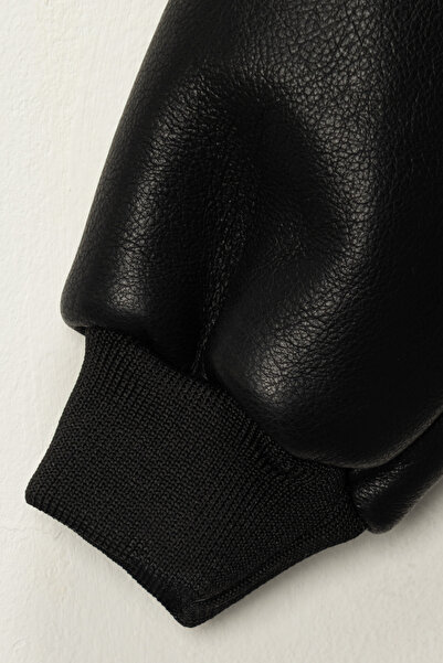 Zaziko Kids Erkek Çocuk Deri Ceketli Kot Pantolonlu Penyeli Üçlü Takım TKM.YY01