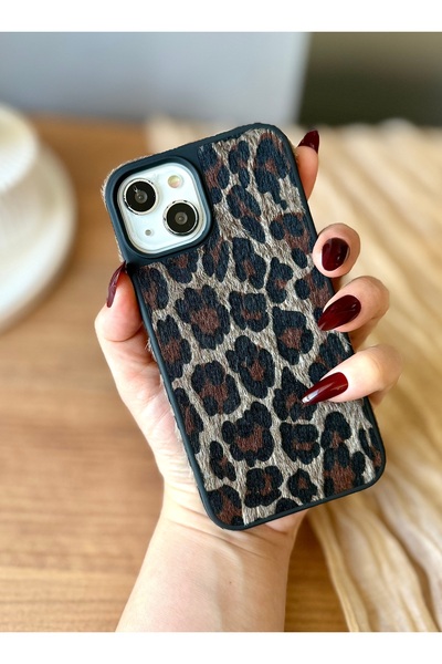 IPHONE 13/14/15 COMPATIBLE FEATHERED LEOPARD PRINT SOFT TEXTURED BLACK CASE